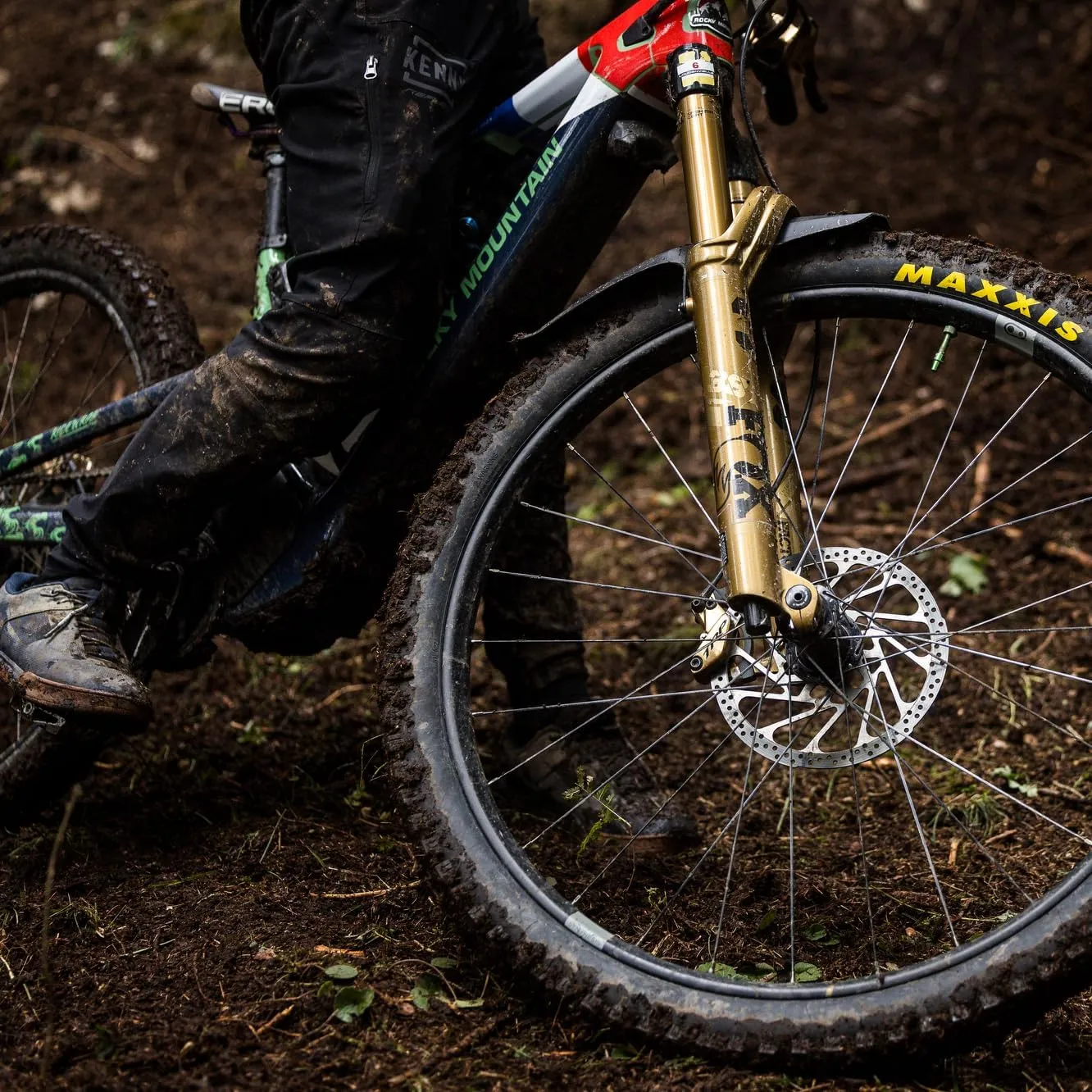 MAXXIS Minion DHR II - 3C MaxxTerra - 26, 27.5, 29 - DH, EXO , DD, EXO - E50 Rating, Tubeless | Excellent Braking and Cornering Traction in Steep Terrain